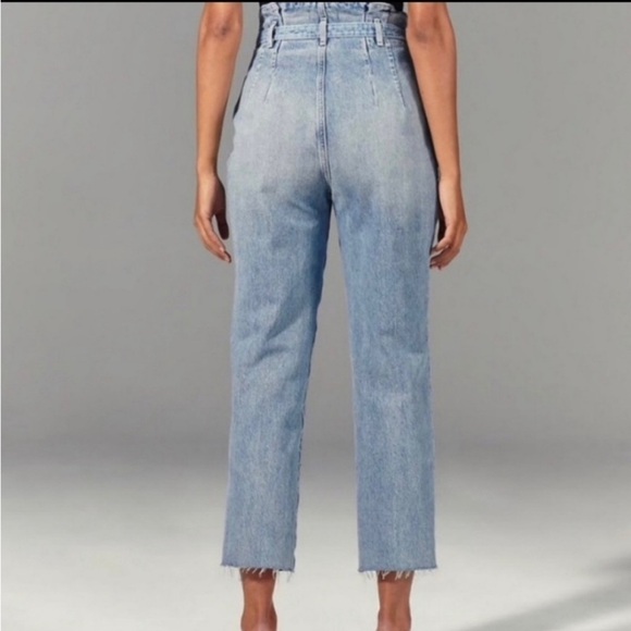 Abercrombie & Fitch A&F Ultra High Rise Paperbag Raw Hem Mom Jeans - Picture 12 of 13